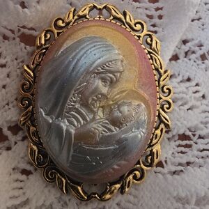 Religious Mary & Baby Jesus Brooch In Gold Tone Frame 30x40 mm